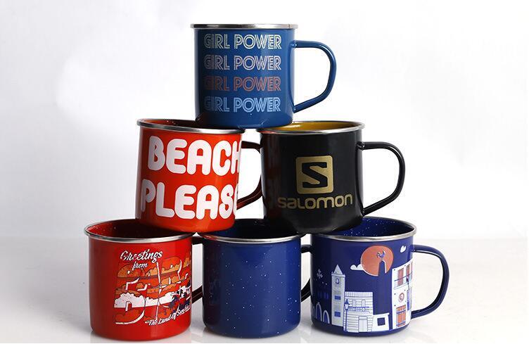 Tasses en émail