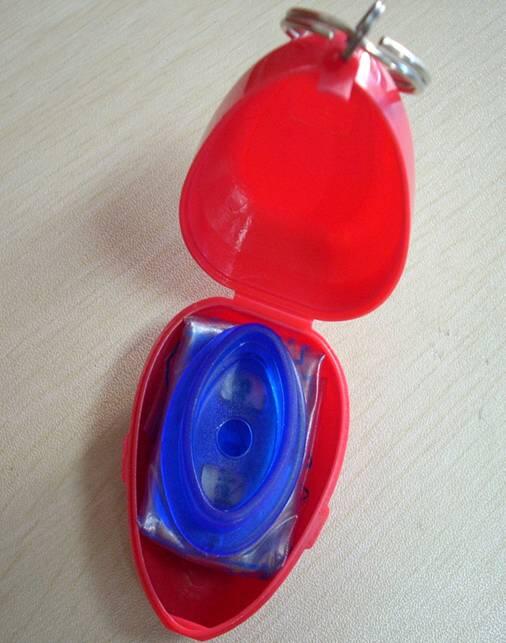 Masque de réanimation CPR avec boîte en forme de coeur personnalisable image