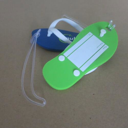 Slipper shaped luggage tag soft PVC 112 x 48mm with custom logo Etiquette de bagage en forme de sandale flip-flop personnalisable PVC 112 x 48mm avec LOGO image